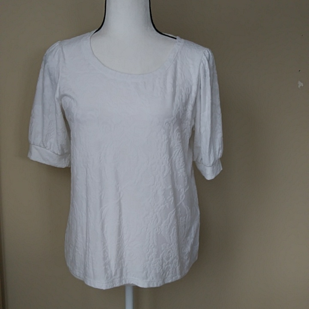 Rose + Olive Pleated Short Sleeve Top M White Pattern